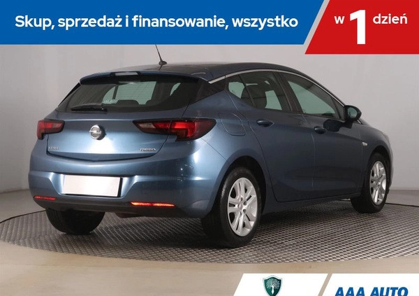 Opel Astra cena 53000 przebieg: 77026, rok produkcji 2017 z Dynów małe 277